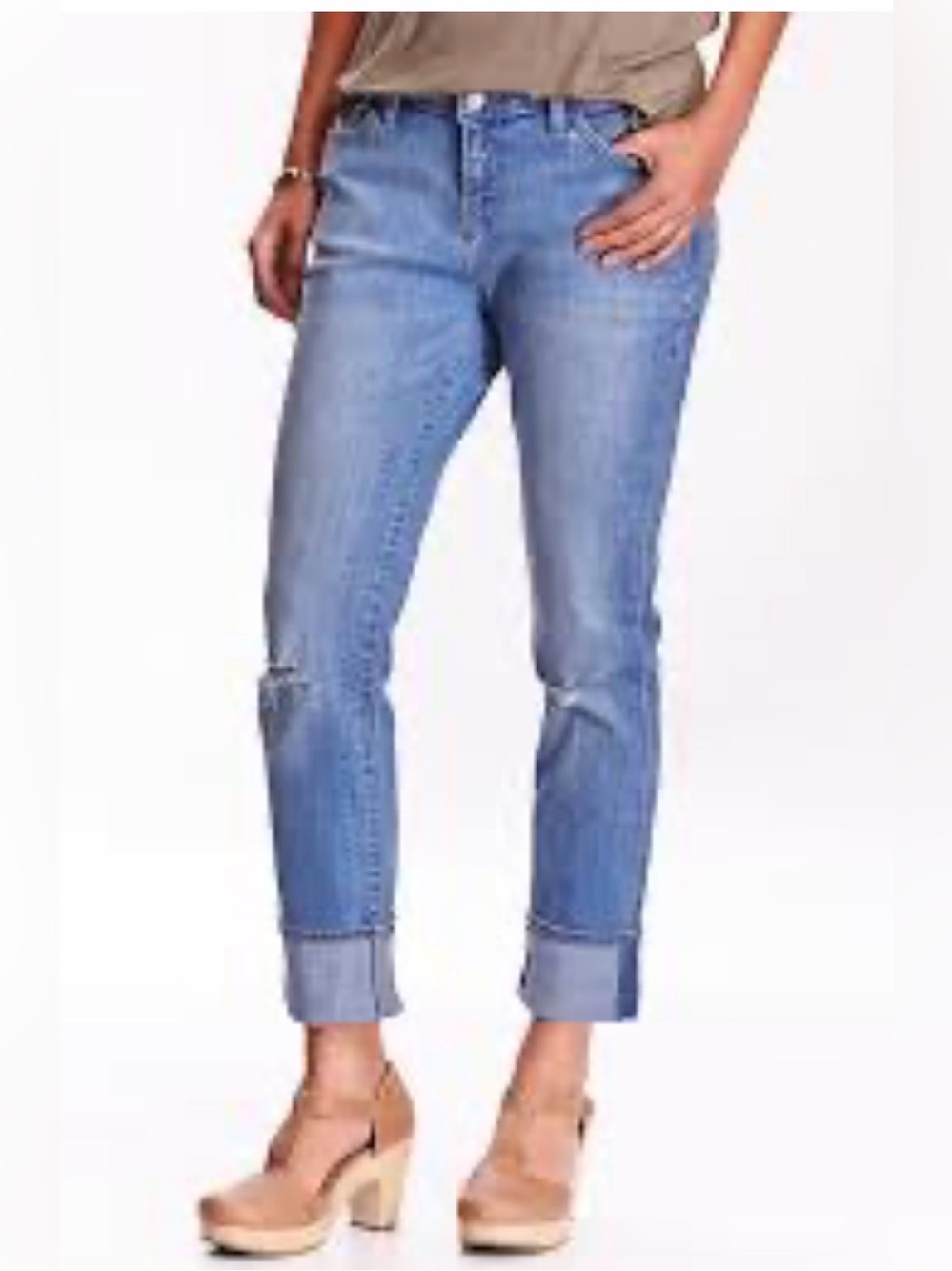 Old Navy Boyfriend Straight jeans light wash and distressed knee size 6 regular